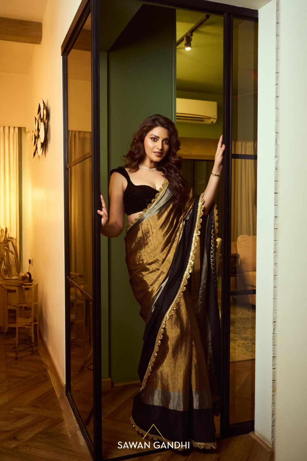 ANUSHKA RANJAN IN TRICOLOUR TISSUE SAREE