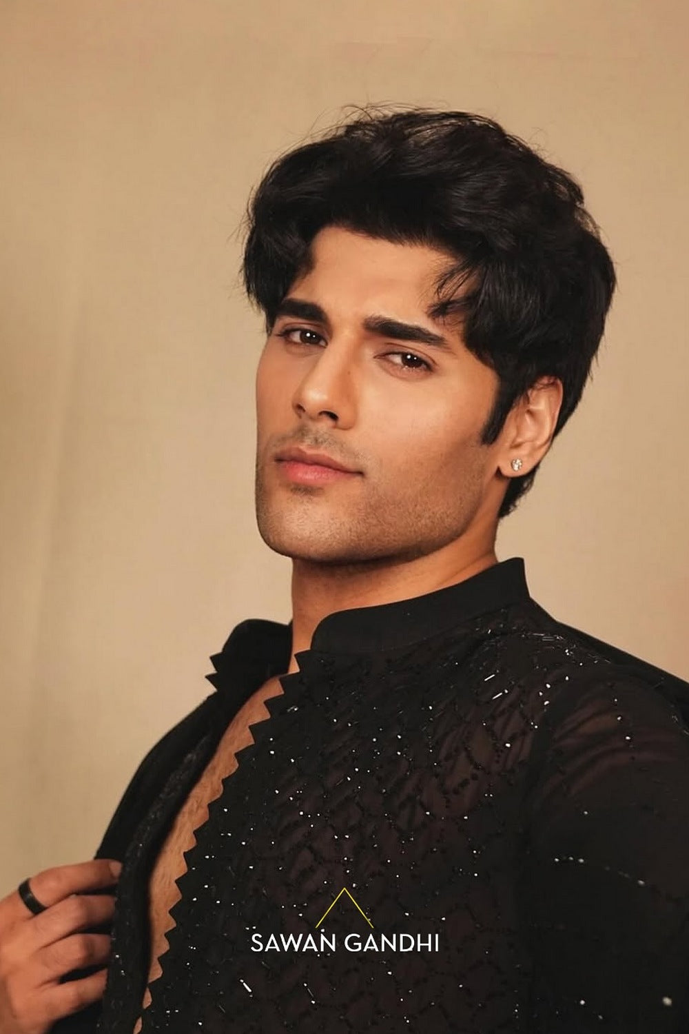 Tushar Khanna in Black swarosvki jaal kurta with stole