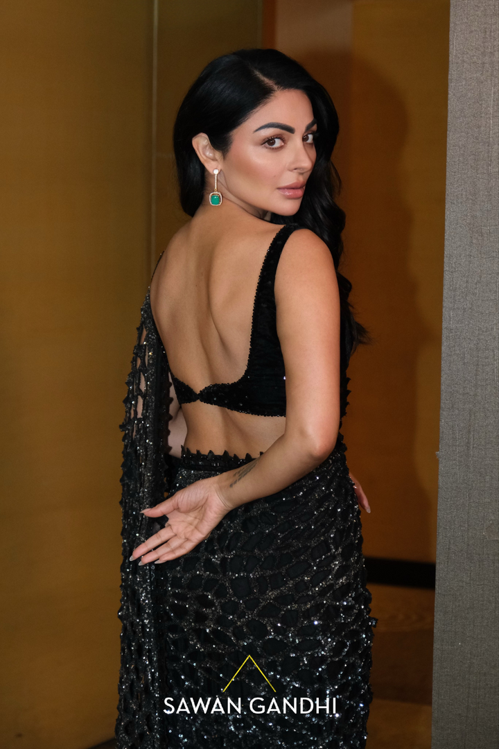 Neeru Bajwa in black ombre saree