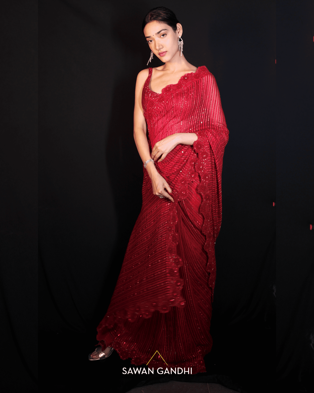 Medha shankr in Red sequins gicha saree