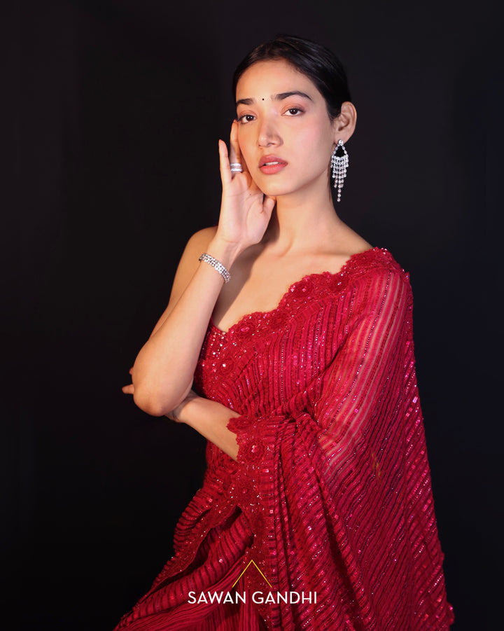 Medha shankr in Red sequins gicha saree