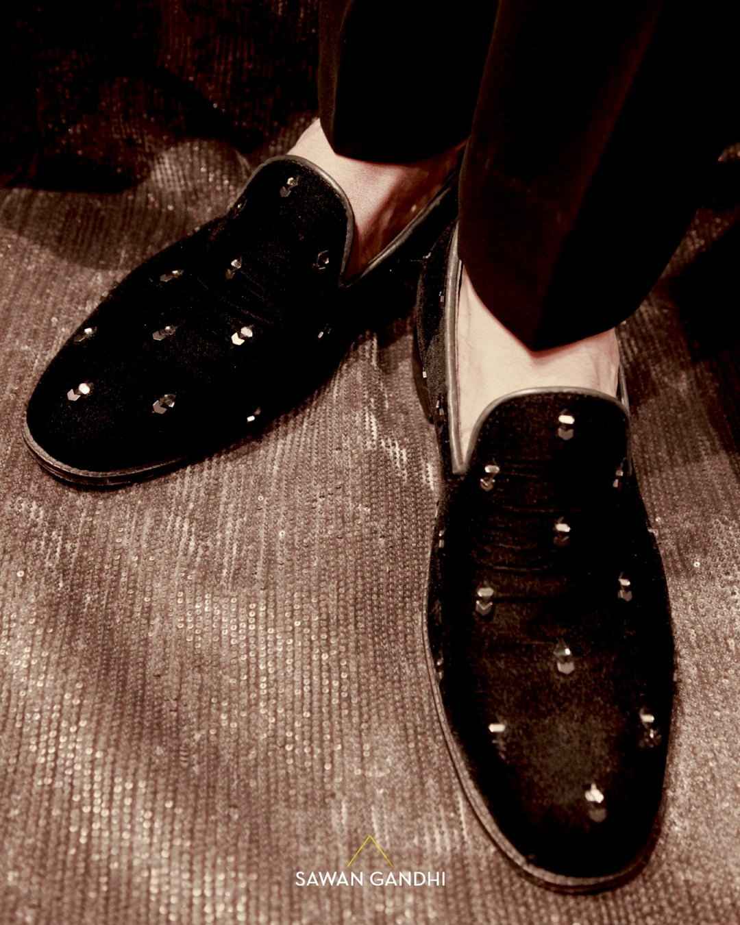 Black capsul mirror shoes