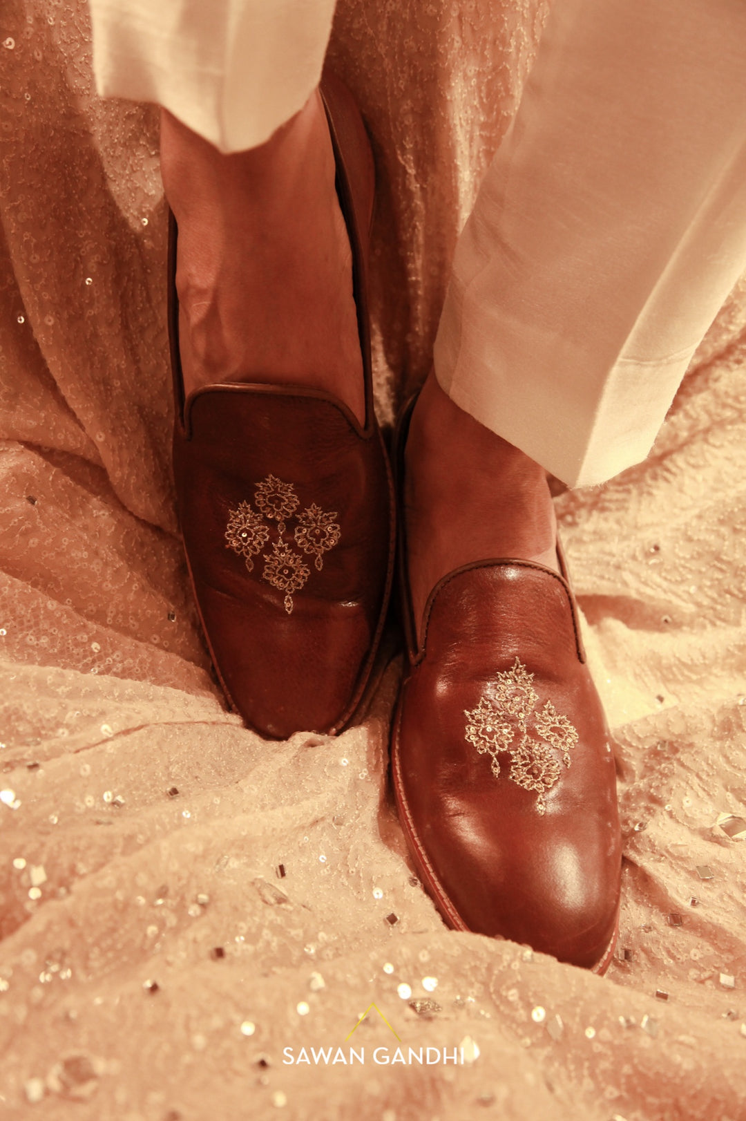 Tan zari work shoes